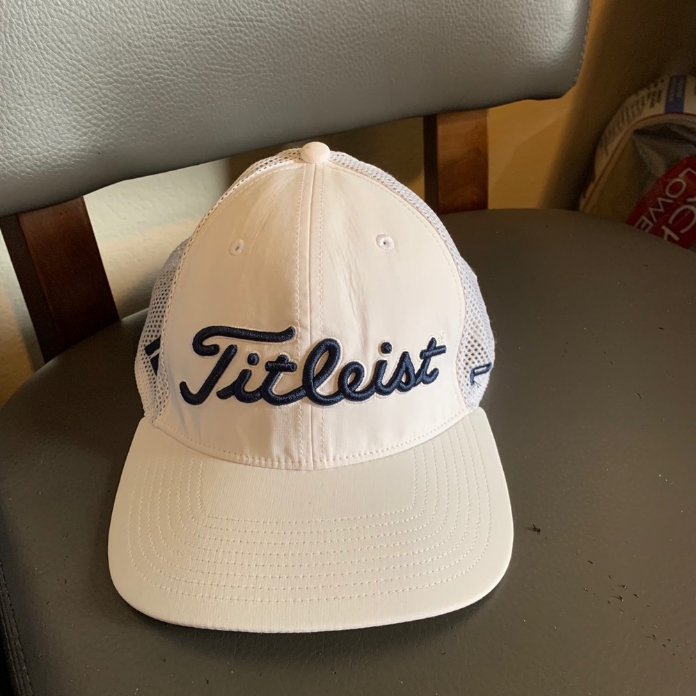 Titleist Pro V1 White Snapback